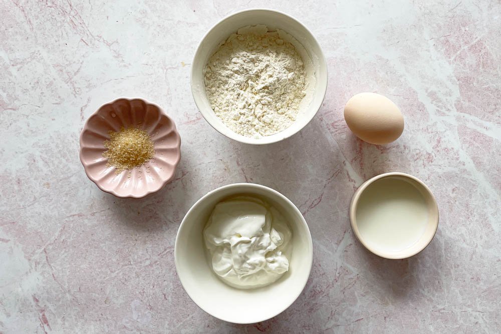 Produktai blynų su graikišku jogurtu