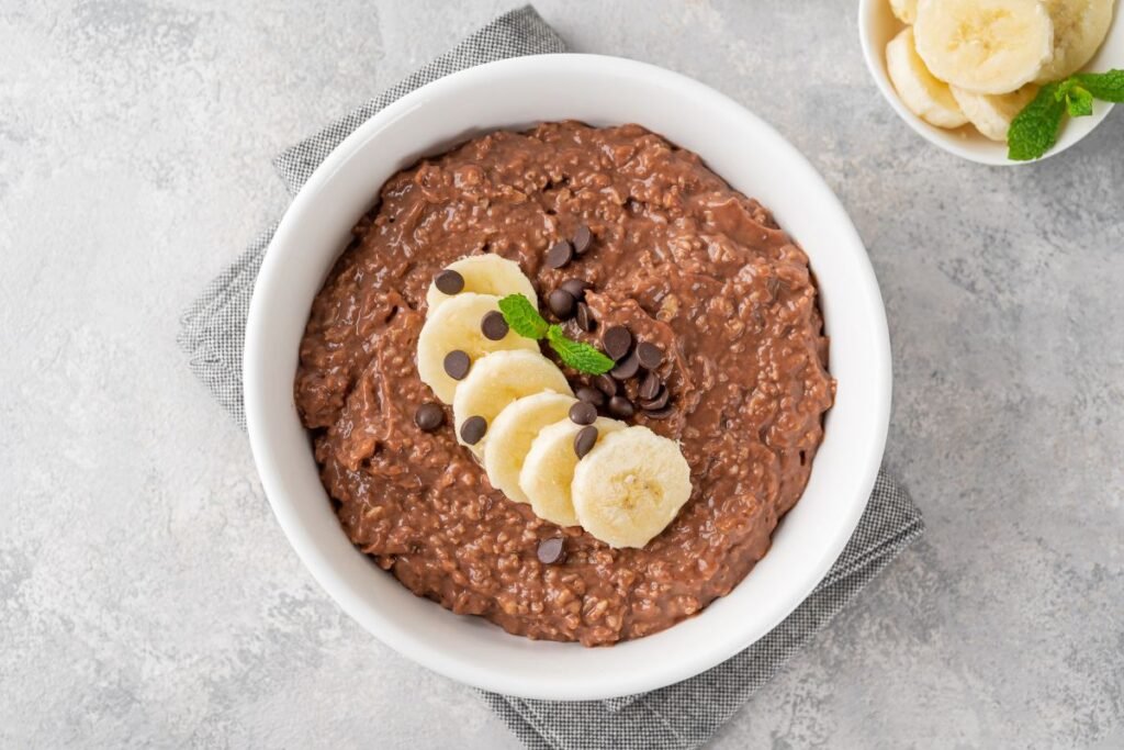 Šokoladinė–bananinė avižinė košė pusryčiams