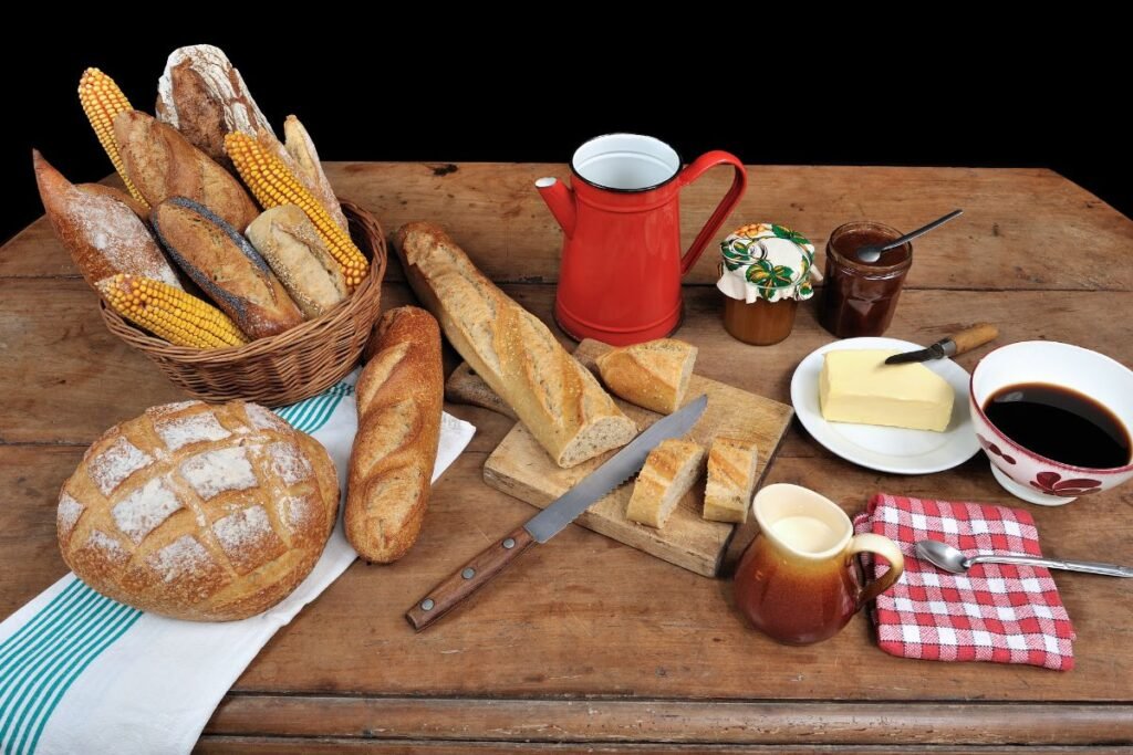 Prancūziški pusryčiai – elegancijos ir rafinuotumo simbolis ant jūsų ryto stalo. Tradicijos ir autentiškas receptas
