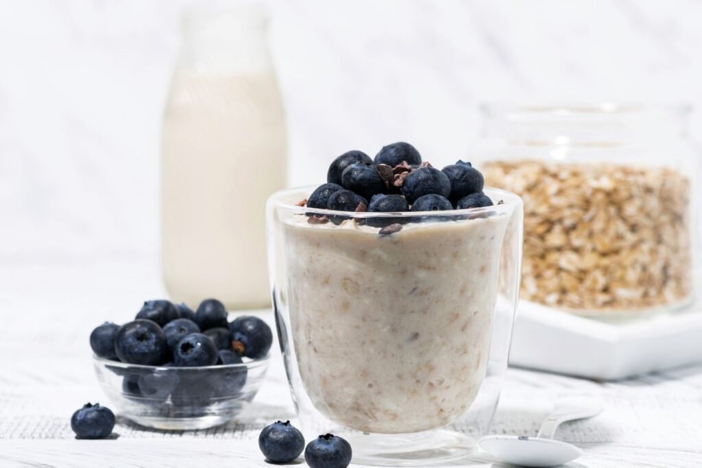 Bircher muslis – šveicarų gydytojo išradimas, tapęs sveikiausių pusryčių klasika. Kas tai?